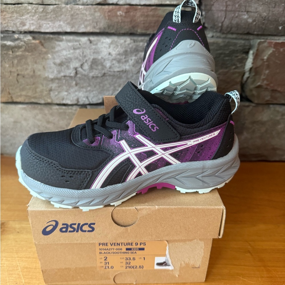 NIB/New Girl’s ASICS athletic shoes size 2